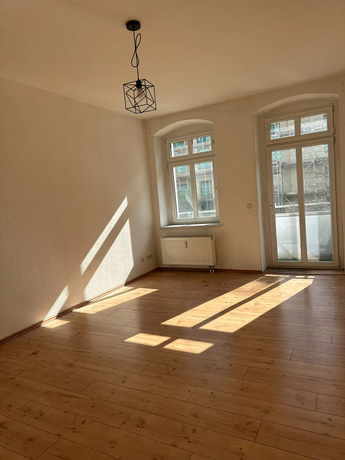 Leergeräumter, besenreiner Raum nach einer Räumung durch O.E.K Entrümplungen in Berlin