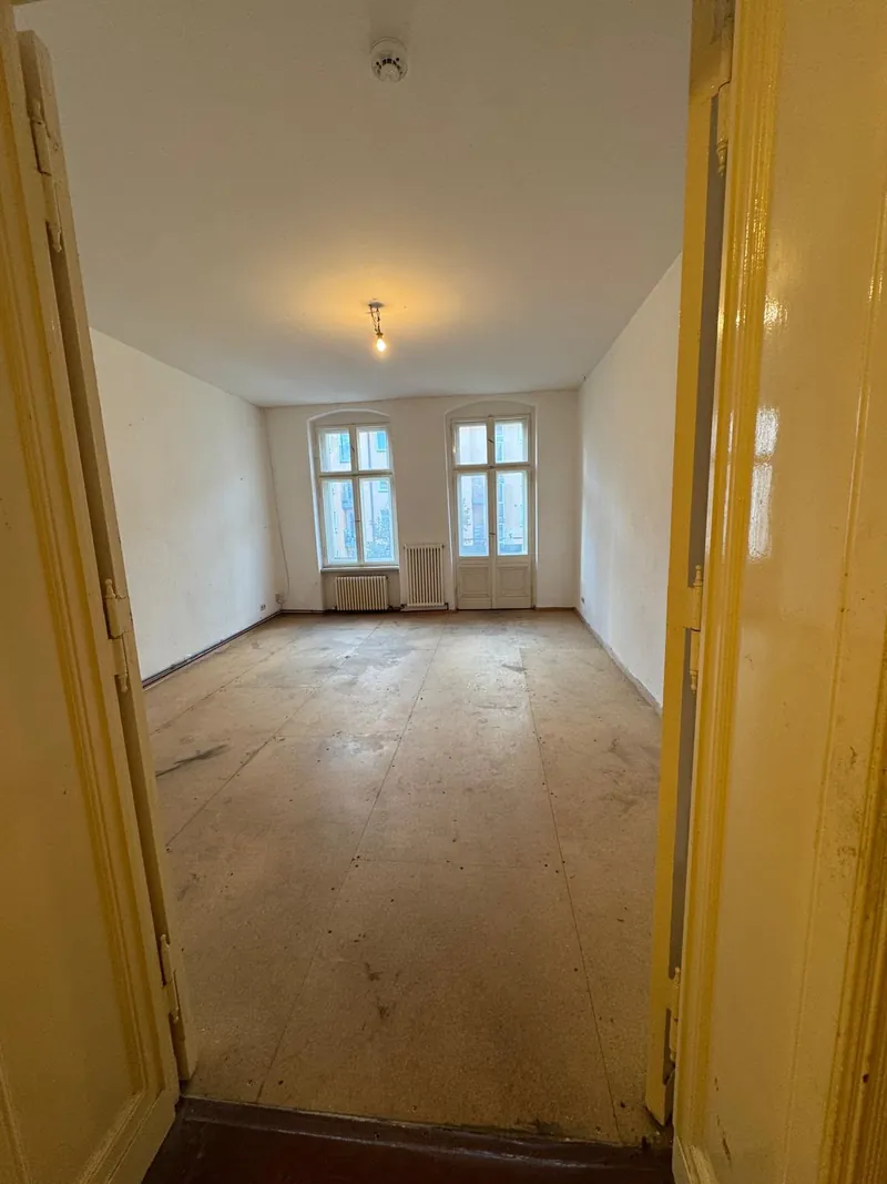 Leeres Zimmer nach der Entrümpelung der Messie-Wohnung durch O.E.K – besenrein übergeben