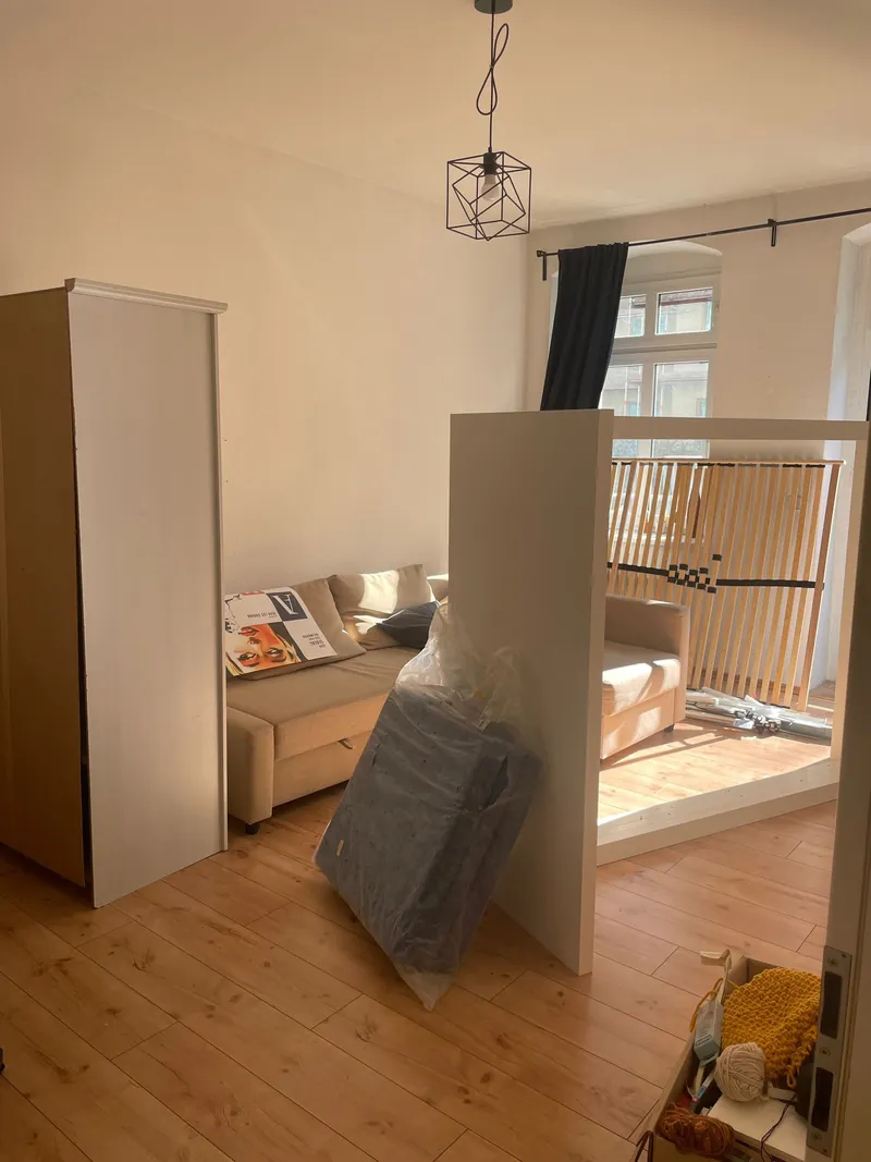 Möbliertes Altbauzimmer vor der Wohnungsauflösung in Berlin
